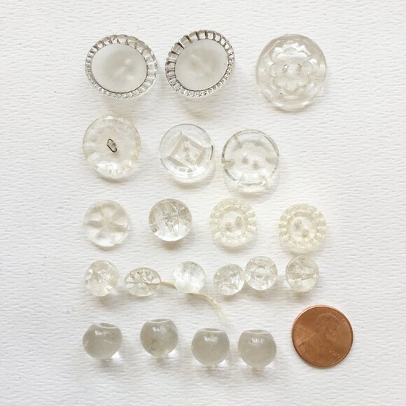 Vintage Round Clear Glass Faceted Dome Assorted Buttons Lot of 20 - Picture 3 of 3